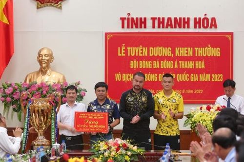 CLB Đông Á Thanh Hóa nhận 'mưa' tiền thưởng sau Cúp vô địch