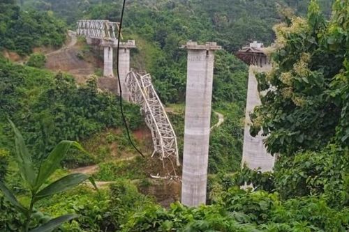 Sập cầu đường sắt đang xây ở Ấn Độ, ít nhất 26 người thiệt mạng