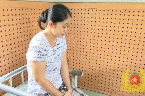 Khởi tố chủ quán giải khát chứa mại dâm