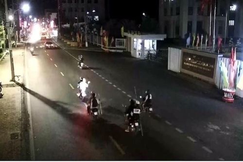 An Giang: Cảnh sát giao thông bắt nhóm thanh niên mang hung khí đi giải quyết mâu thuẫn