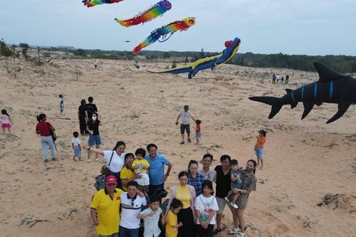 Báo Pháp luật Việt Nam phối hợp tổ chức Festival diều và trưng bày siêu xe hưởng ứng năm du lịch Bình Thuận