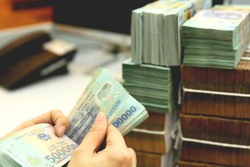 Có tiền lúc này nên gửi tiết kiệm hay đầu tư gì?