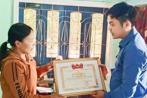 Truy tặng Huy hiệu Tuổi trẻ dũng cảm cho thanh niên cứu bạn bị đuối nước ở Bình Định
