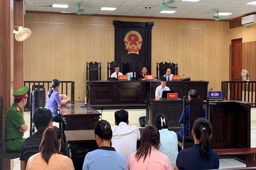 Cựu giám đốc trung tâm y tế lĩnh án vì tự tổ chức xét nghiệm trong đại dịch để tư lợi