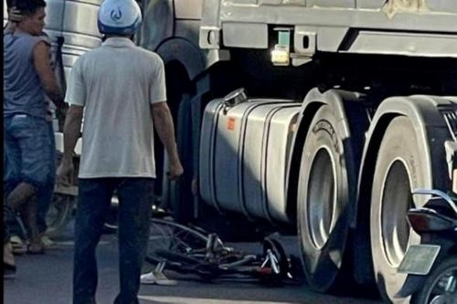 Bị xe container cán qua chân, người đàn ông nguy kịch