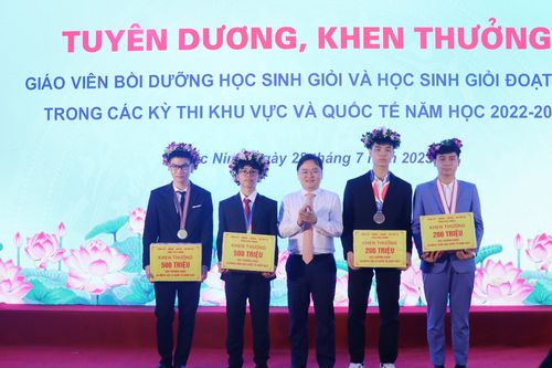 Những gương mặt làm rạng danh đất học vùng Kinh Bắc