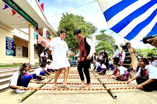 Hình ảnh Chủ tịch Thượng viện Bỉ thăm và làm việc ở Quảng Trị