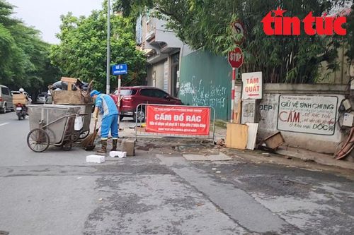 Tái diễn tình trạng đổ trộm rác thải 'cồng kềnh', khó xử lý ra môi trường Thủ đô
