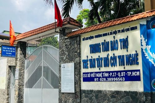 Phụ huynh lo lắng khi Trung tâm Bảo trợ trẻ tàn tật mồ côi Thị Nghè không nhận trẻ trên 15 tuổi