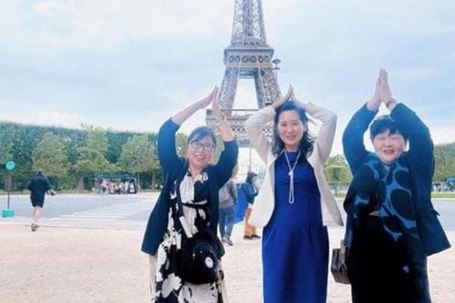 Nghị sĩ Nhật Bản từ chức sau khi đăng ảnh gây tranh cãi chụp tại Pháp