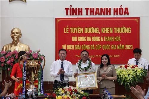 Khen thưởng CLB Đông Á Thanh Hóa giành chức Vô địch Cúp Quốc gia