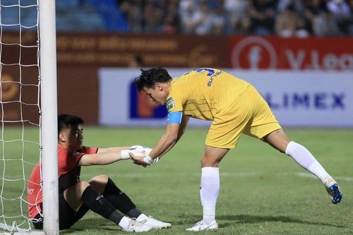 Quế Ngọc Hải cập bến 'đại gia' V.League, nhận 12 tỷ đồng lót tay?