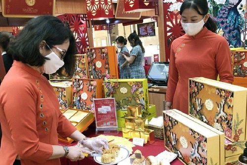 Thị trường bánh Trung thu 2023: Bánh yến sào, vi cá giá cả chục triệu/hộp