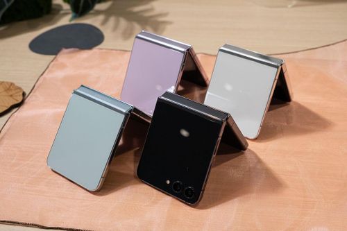 Samsung Galaxy Z Flip5 giảm giá 5 triệu đồng tại Việt Nam