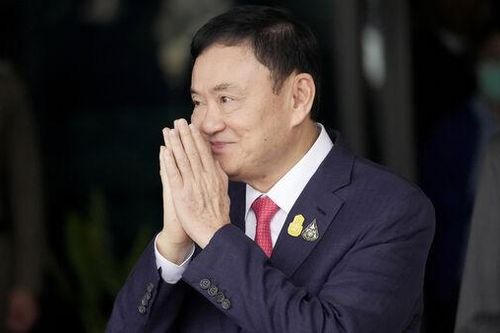 Ông Thaksin phải nhập viện sau 1 ngày ở trong tù