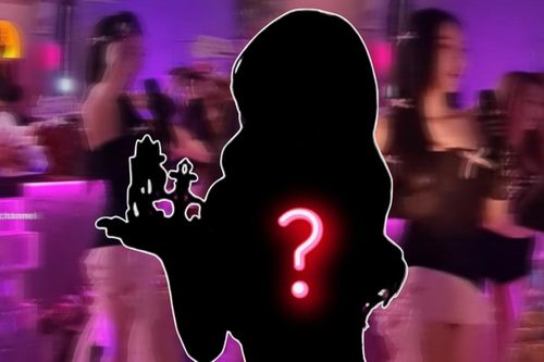 Một người đẹp bị 'chê nặng' khi cầm mic chưa thạo nhưng đã học đòi làm ca sĩ