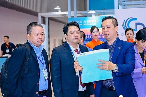 Doanh nghiệp ngành công nghiệp, xây dựng tìm kiếm vật liệu mới tại triển lãm bọt xốp