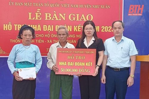 MTTQ huyện Như Xuân bàn giao nhà 'Đại đoàn kết' cho 2 gia đình