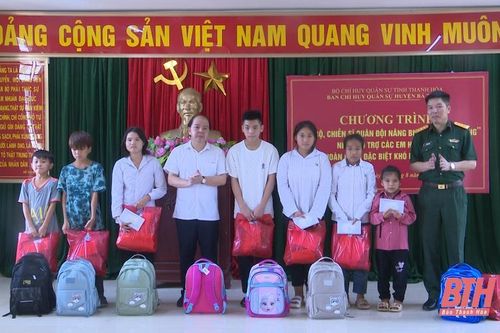 Hỗ trợ 13 học sinh có hoàn cảnh đặc biệt khó khăn huyện Bá Thước