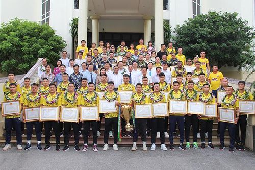 Tuyên dương, khen thưởng CLB Bóng đá Đông Á Thanh Hóa vô địch Cúp Quốc gia năm 2023