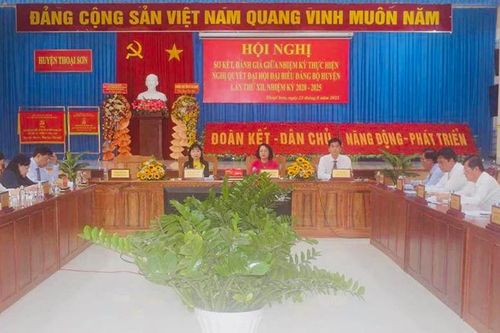 Sơ kết giữa nhiệm kỳ thực hiện Nghị quyết Đại hội Đảng bộ huyện Thoại Sơn lần thứ XII (nhiệm kỳ 2020 - 2025)