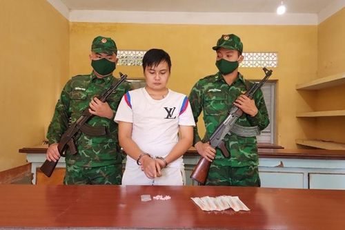 Từ Campuchia sang Việt Nam mua ma túy