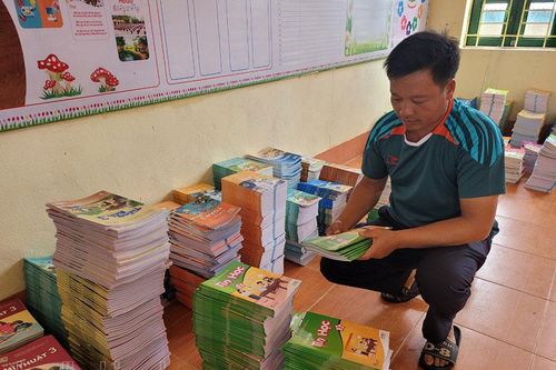 Nậm Pồ đảm bảo sách giáo khoa cho năm học mới