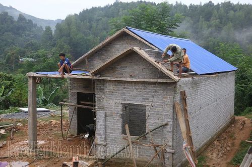 Mường Ảng đẩy nhanh tiến độ làm nhà Ðại đoàn kết