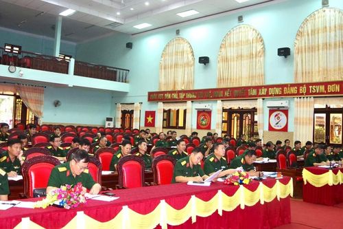 Cán bộ cao cấp, cán bộ chủ trì Quân khu V nghiên cứu chuyên đề năm 2023