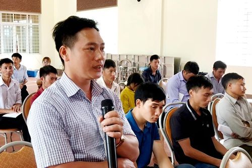 Nông dân xã Phìn Ngan tham gia đối thoại về chính sách nông nghiệp, nông dân, nông thôn