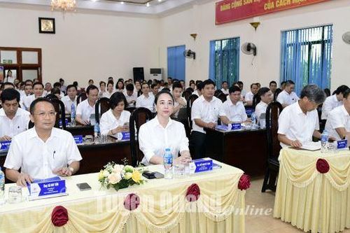 Lãnh đạo Tổng Công ty Điện lực miền Bắc làm việc với Công ty Điện lực Tuyên Quang