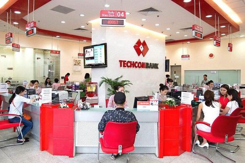 Con gái Chủ tịch Techcombank muốn mua 82 triệu cổ phiếu TCB trị giá 2.700 tỷ đồng