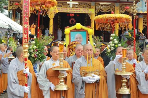 Lễ truy niệm, cung tống kim quan Ni trưởng Thích nữ Tịnh Giới đến nơi trà-tỳ