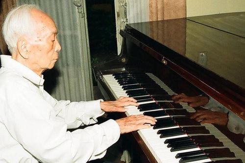 Ngân vang 'tiếng đàn' huyền thoại Võ Nguyên Giáp!