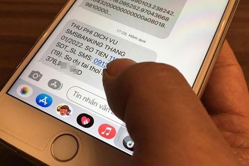 Vì sao các ngân hàng tăng phí dịch vụ SMS?