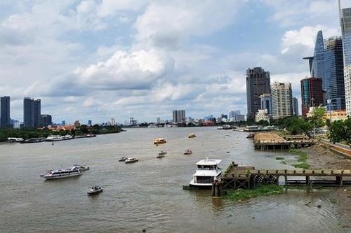 Có nên biến dải đất thương cảng sầm uất thành nhà ở, biệt thự?