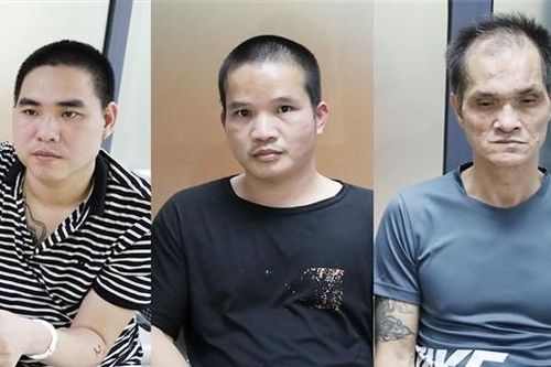 Phát hiện 3 đối tượng truy nã khi tiếp nhận công dân xuất cảnh trái phép