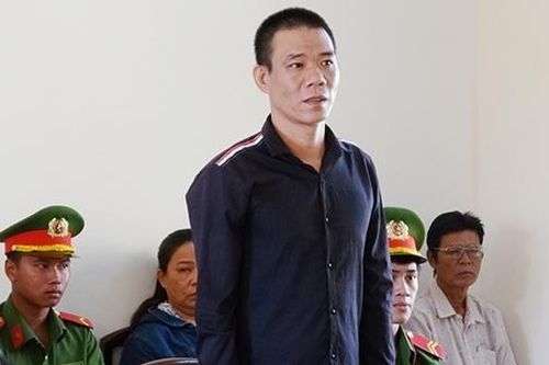 Lãnh 12 năm tù vì chém 3 mẹ con vợ hờ