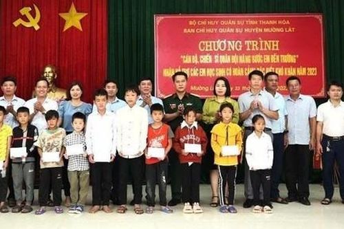 Hỗ trợ 24 học sinh có hoàn cảnh đặc biệt khó khăn