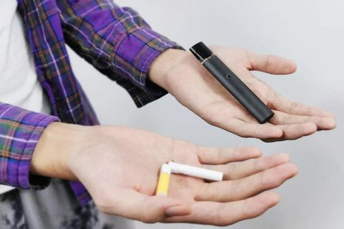 Chuyên gia: Cần sớm quản lý thuốc lá điện tử và thuốc lá làm nóng đồng bộ