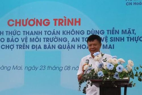Quận Hoàng Mai đẩy mạnh không dùng tiền mặt và bảo vệ môi trường tại các chợ