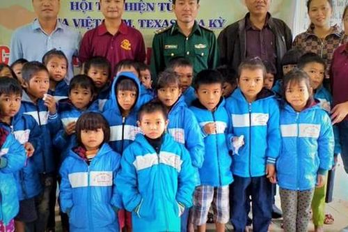 Thầy giáo giỏi vùng cao mê thiện nguyện, ham hiến máu
