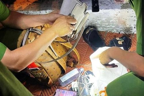 Vớt được thi thể cô gái 22 tuổi nhảy cầu Cửa Đại tự tử