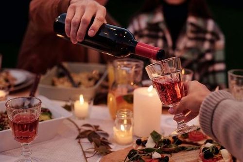 Mình uống chứ không để rượu, bia 'uống' mình