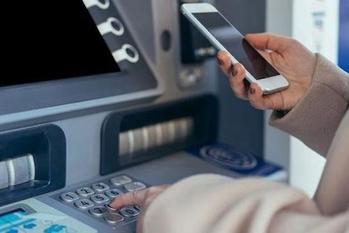 Giải bài toán tăng cước phí dịch vụ ngân hàng