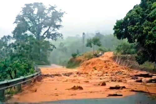 Lào Cai: Mưa lớn gây sạt lở, ách tắc giao thông ở huyện Mường Khương