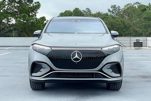 'Soi' Mercedes-Benz EQS SUV to như VF9, giá 4,9 tỷ tại Việt Nam