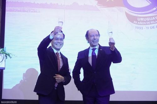 Đặt nền móng cho mối quan hệ lâu dài, vững chắc và tin cậy giữa Việt Nam và Uruguay