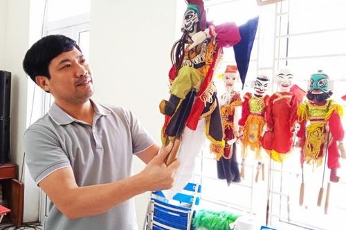 Rối cổ Tế Tiêu 'lên phố'