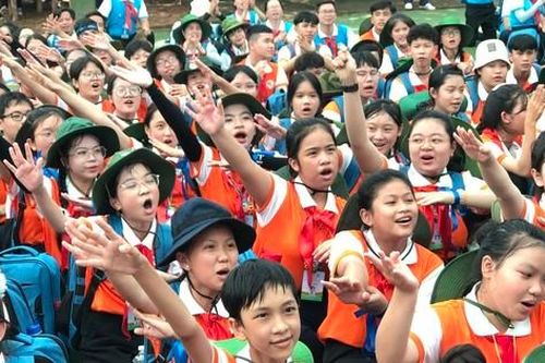 Đại biểu thiếu nhi từ 11 - 16 tuổi tham gia Phiên họp giả định Quốc hội trẻ em